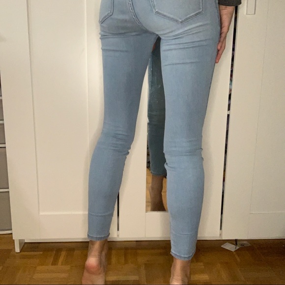Abercrombie High Rise Jean Legging Light Wash - Picture 5 of 12